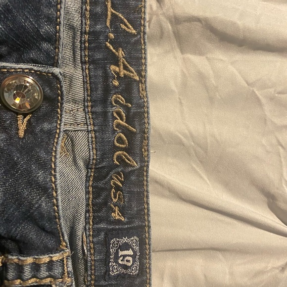 LA Idol distressed jeans with embellished back pockets - Picture 7 of 8